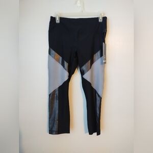 New 90 degrees leggings Size Medium Brand New Crop